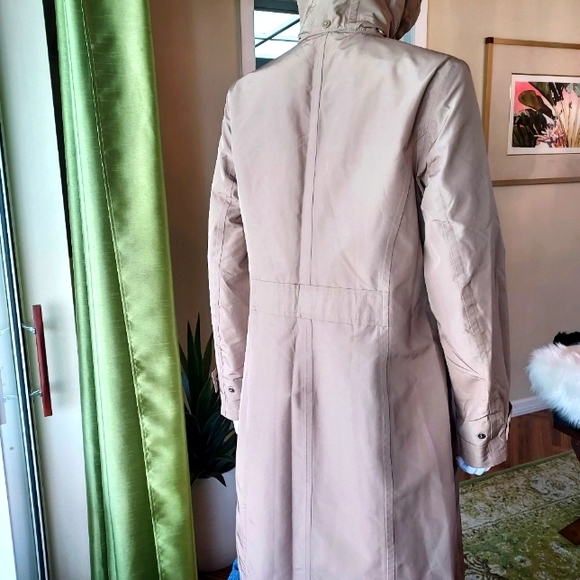 Lands'End Hooded Snap Front 3/4 Length Raincoat with Deep Pocket Snap Detail. - Picture 6 of 16